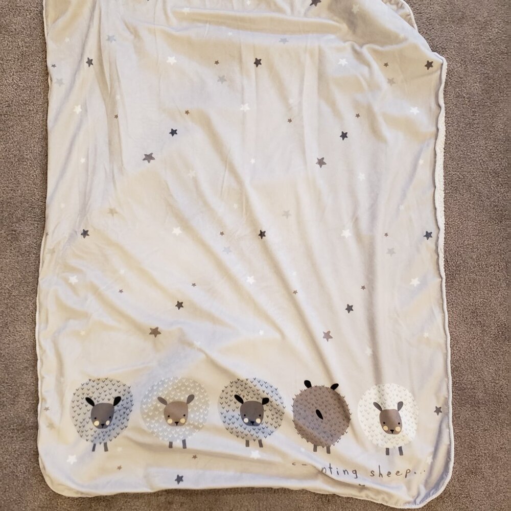2 sheep fleece baby blankets - Picture 3 of 4